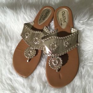 Olivia by Olivia Miller gold Sandals 9/10